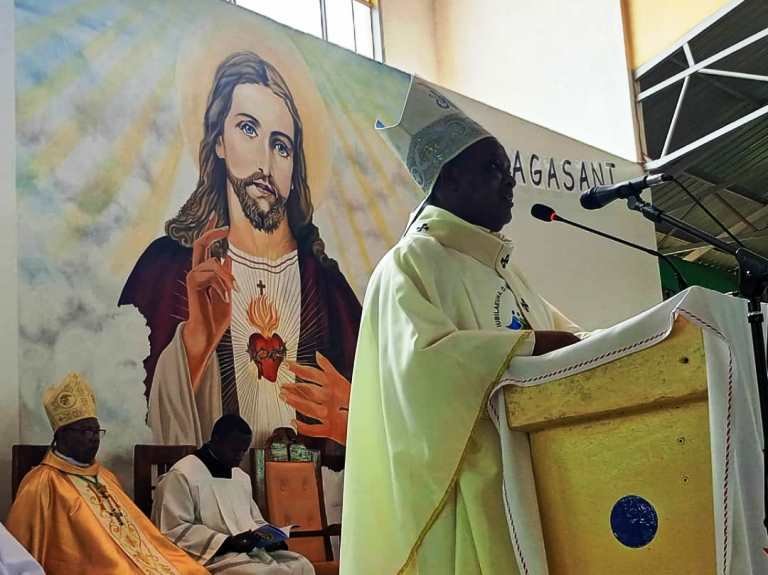 Antoine Cardinal Kambanda yasabye ko hakomeza gushingwa amaparuwasi afasha abakirisitu