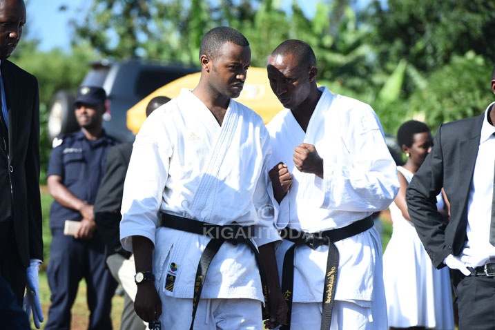 Abakinnyi b'umukino wa Karate nabo bari bitabiriye umuhango wo gushyingura Jean Sayinzoga 