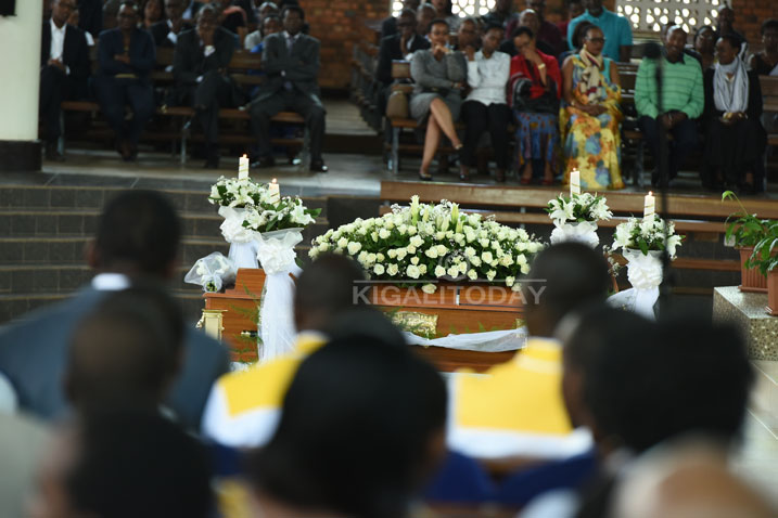 Umuhango wo gushyingura nyakwigendera Sayinzoga wabanjirijwe n'igitambo cya Misa cyabereye mu Regina Pacis i Remera