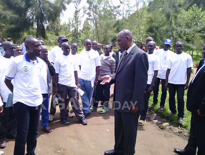 Sayinzoga Jean, Umuyobozi wa RDRC aganira n'abitandukanyije n'imitwe irwanya Leta y'u Rwanda.