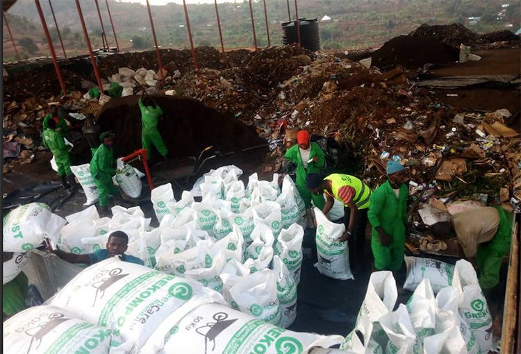 Uruganda rukora ifumbire y'imborera mu myanda iva i Huye ni rumwe mu zashimwe n'abitabiriye YouthTalks