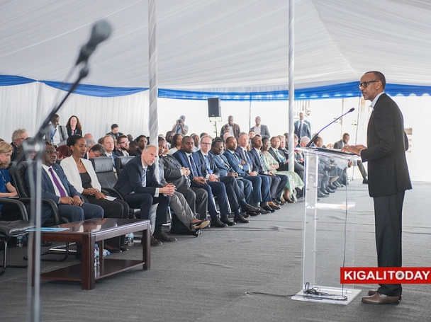 Perezida Kagame yavuze ko Africa idakwiye kuba ingarani y'imodoka zishaje