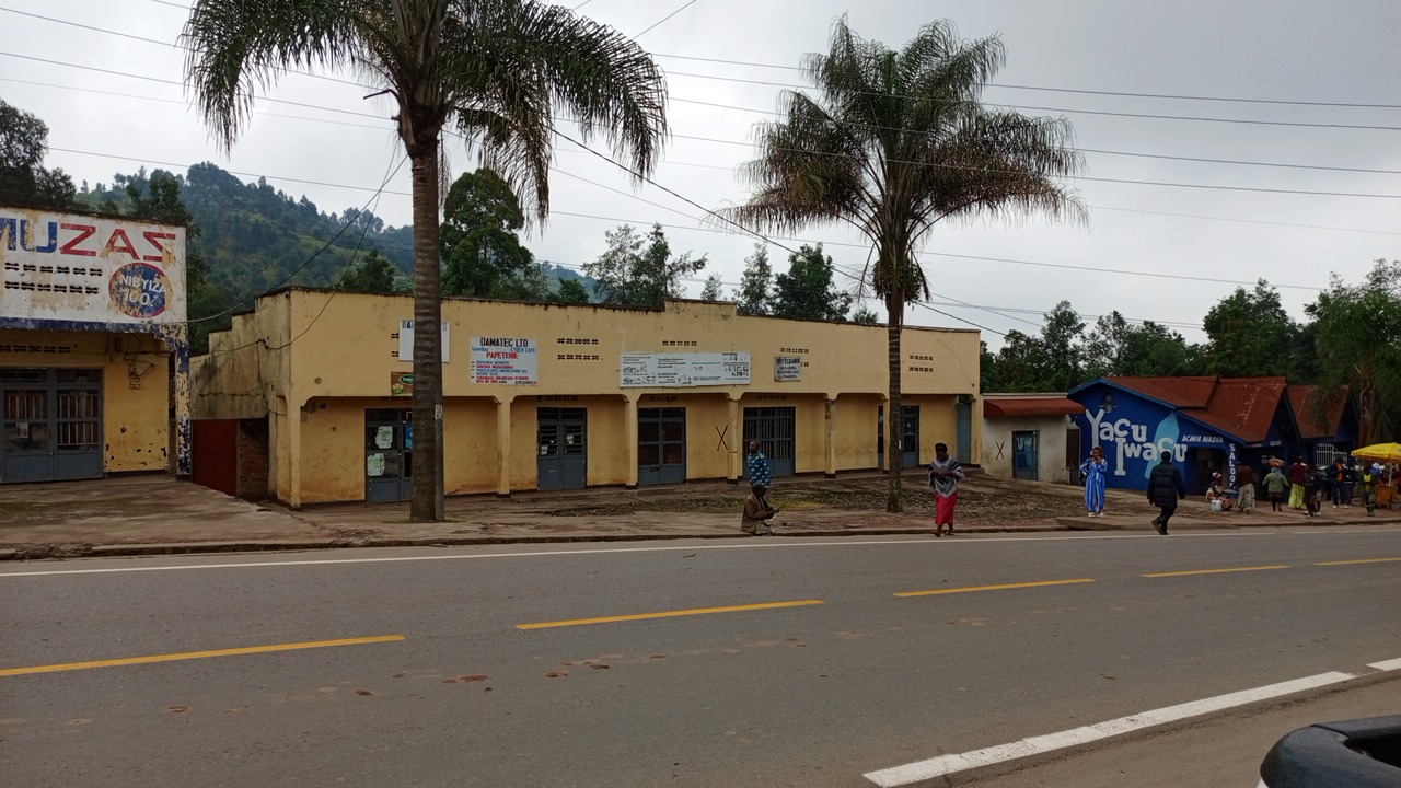 Inyubako zigera ku 180 zegereye umugezi wa Sebeya zari zimaze umwaka zifunzwe zemerewe kongera gukoreshwa