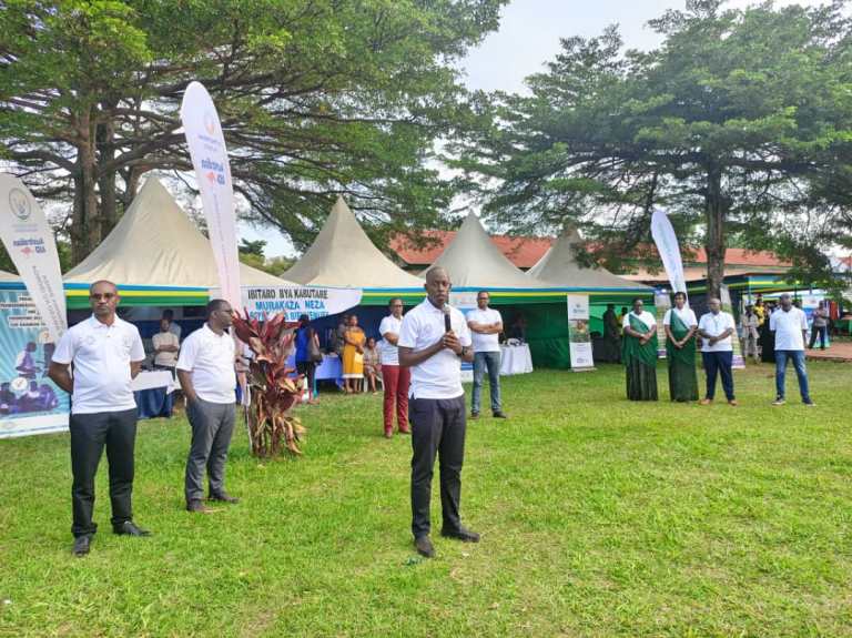 Umuyobozi w'Akarere ka Huye, Ange Sebutege, yasabye abafatanyabikorwa gushyira imbaraga mu gutoza isuku abaturage bakorana mu buryo bwose