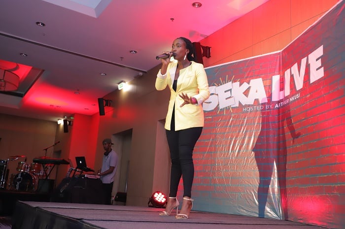 Milly ni we mukobwa w'umunyarwenya wafatanyije n'abandi muri iki gitaramo