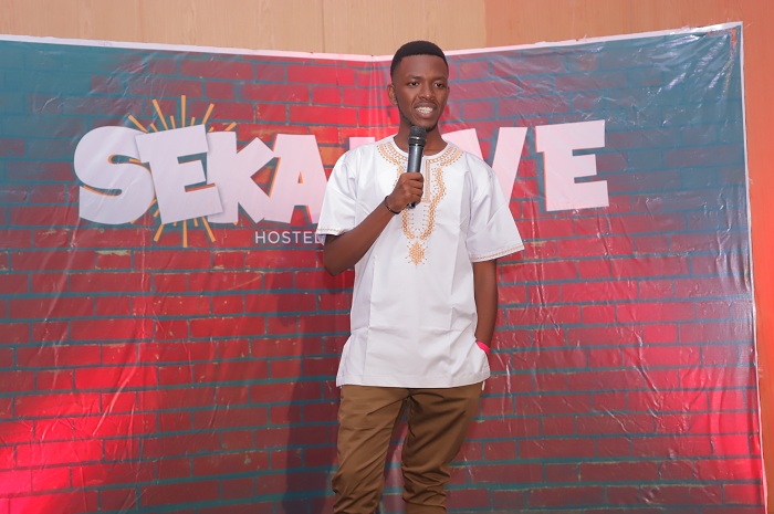 Merci, umwana wa Pasiteri na we yateye abantu urwenya yibanda ku byo mu nsengero 