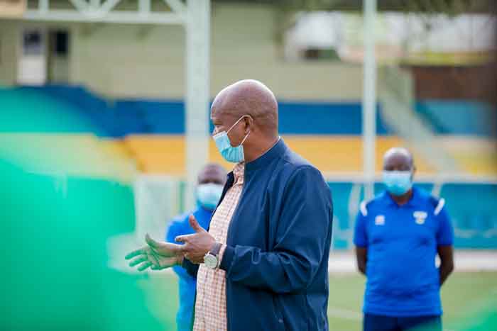 Perezida w'ishyirahamwe ry'umupira w'amaguru mu Rwanda Rtd Brig Gen Sekamana Jean Damascene ku myitozo y'Amavubi