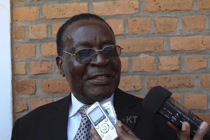 Semwogerere nyuma yo guhabwa ubwenegihugu, akanyamuneza ku maso kari kose.