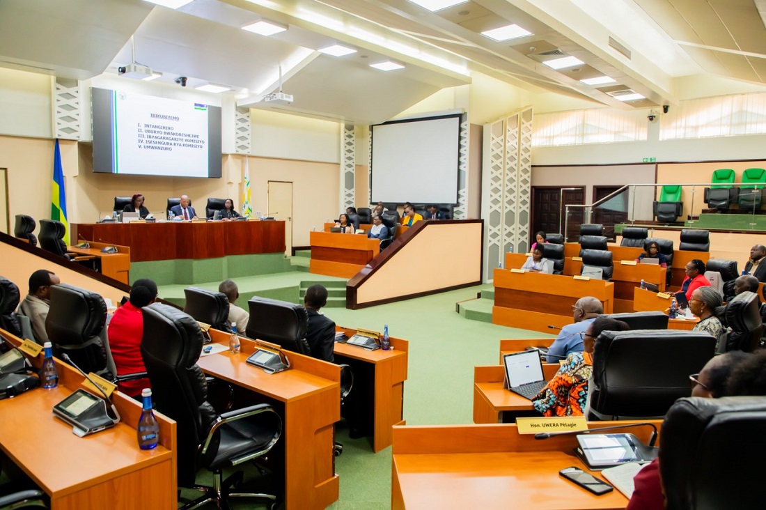 Abasenateri bemeje ishyirwaho ry'aba bayobozi