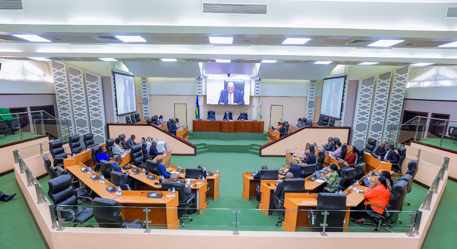 Baganiriye ku bibazo by