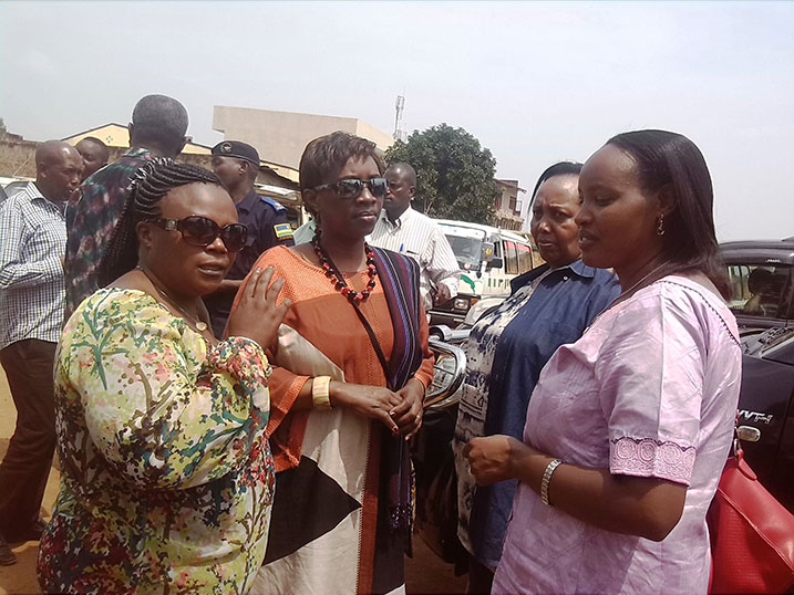 Senateri Mukakarisa (ibumoso) asaba ubufatanye bw