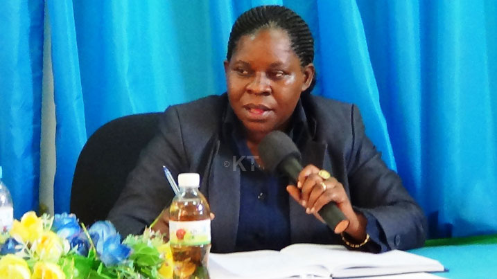 Senateri Mukankusi anenga kuba ibikorwa remezo byangirika ababifite mu nshingano barebera.