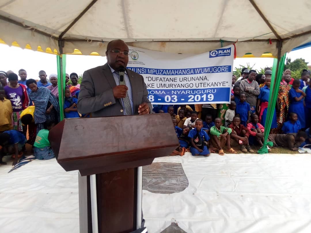 Senateri Appolinaire Mushinzimana avuga ko uburinganire atari va ku ntebe nyicareho