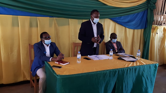 Senateri John Bideri avuga ko ikibazo cy'ubujura kirimo kuganirwaho, abaturage bakaba bakwiye kwihangana kuko hazatangwa igisubizo cyiza