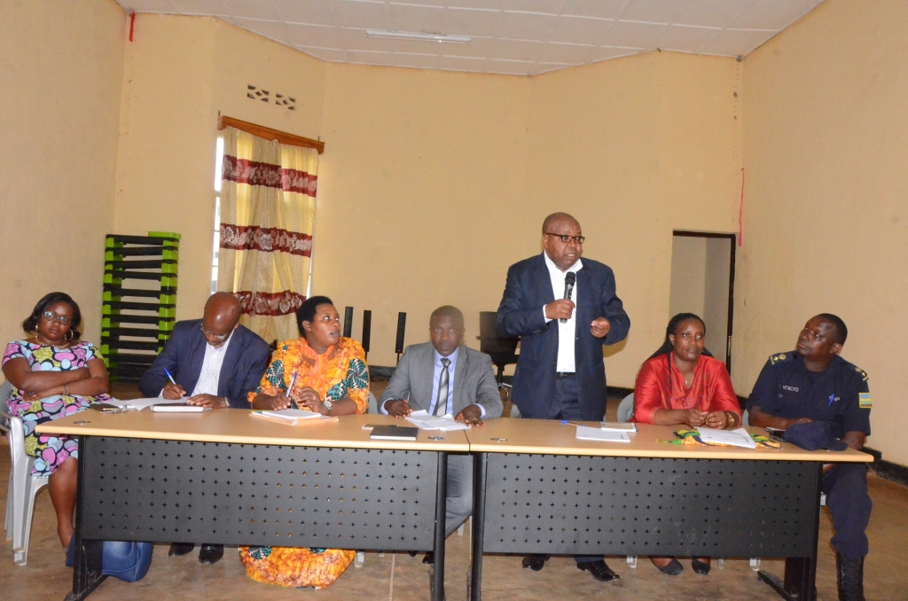 Senateri Mushinzimana Apolinaire asaba abayobozi gufasha abaturage kubahiriza amahame ya demokarasi