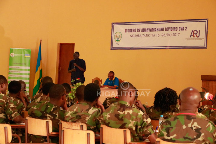 INtore z'Abanyamakuru ziri guhabwa ikiganiro