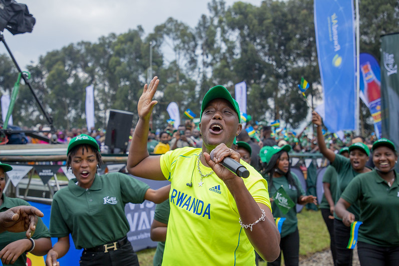 Senderi ni umwe mu basusurukije abitabiriye ibi birori