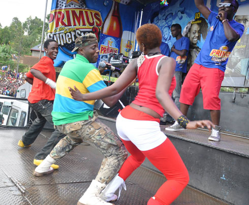 Senderi mu gitaramo cya Guma Guma.