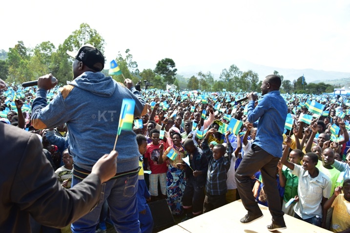 Abahanzi Senderi na Tuyisenge ni bo basusurukije Abanyakarongi.