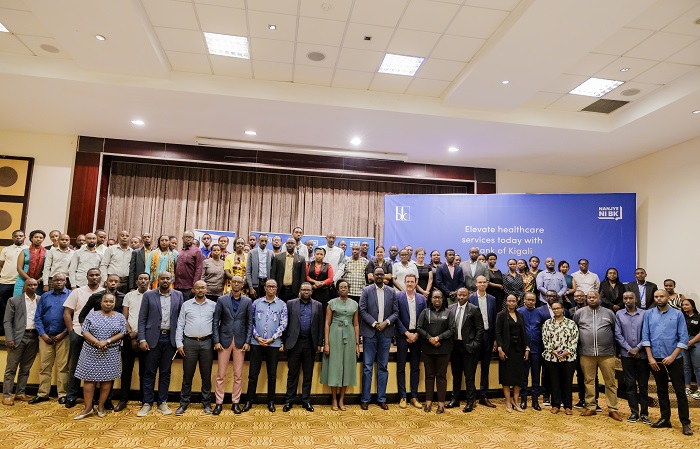 Abakora mu rwego rw'ubuzima bavuga ko kuba babonye amahirwe abafasha kubona ibikoresho bigezweho kwa muganga bigiye kubafasha kurushaho kunoza no gutanga serivisi nziza z'ubuzima