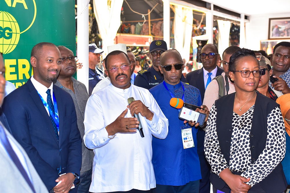 Rwiyemezamirimo Sina Gerard avuga ko adashobora gusiba imurikagurisha kuko rimuhuza n'abantu b'ingeri zitandukanye bamwe akabigiraho, abandi bakamwigiraho