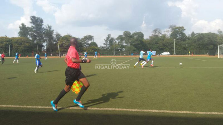 Umusifuzi wo ku ruhande yari afite akazi gakomeye muri uyu mukino wihutaga cyane