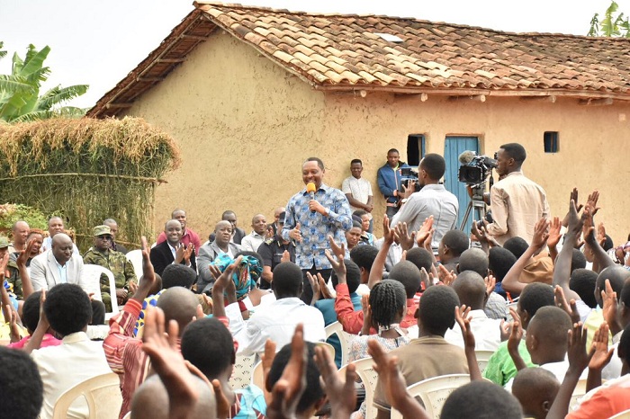 Minisitiri Shyaka yashimye Umudugudu wa Kaburanjwiri kubera ibikorwa by