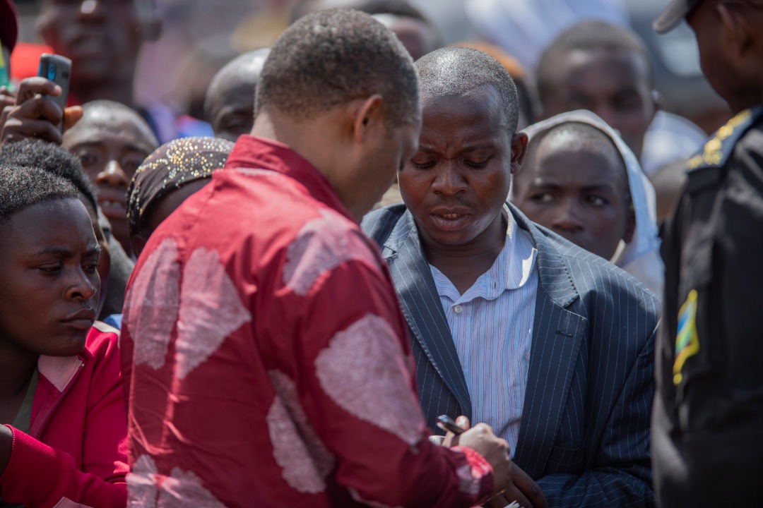 Minisitiri Prof Shyaka yandika amazina y'ufite ikibazo, ndetse n'uko ikibazo cye giteye