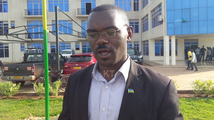 Shyerezo Norbert asaba urubyiruko kurangwa n'ubwitange.