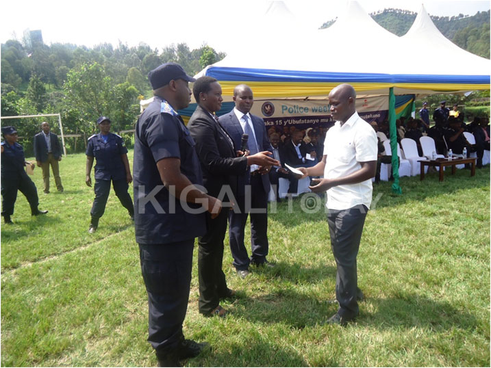 Sibomana Bédoué ashyikirizwa ba Minisitiri w