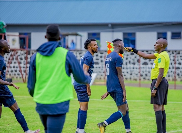 Simba Honore yahagaritswe amezi atatu