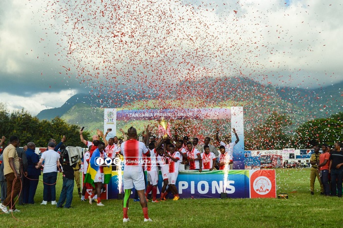 Ikipe ya Simba yegukanye igikombe cya Shampiyona 2018/2019