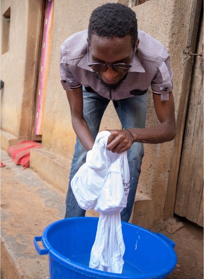 Sing abasha kwikorera utundi turimo, harimo no kwimesera imyenda