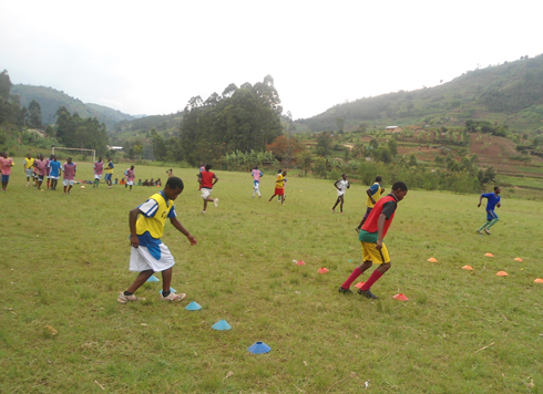 Ikipe y'abana batozwa na Noneninjye Jean Crallene bari mu mwitozo.