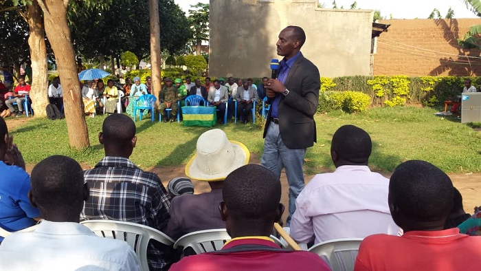 Guverineri Mufulukye avuga ko inteko zireba abaturage na siporo ikareba abakozi ba Leta