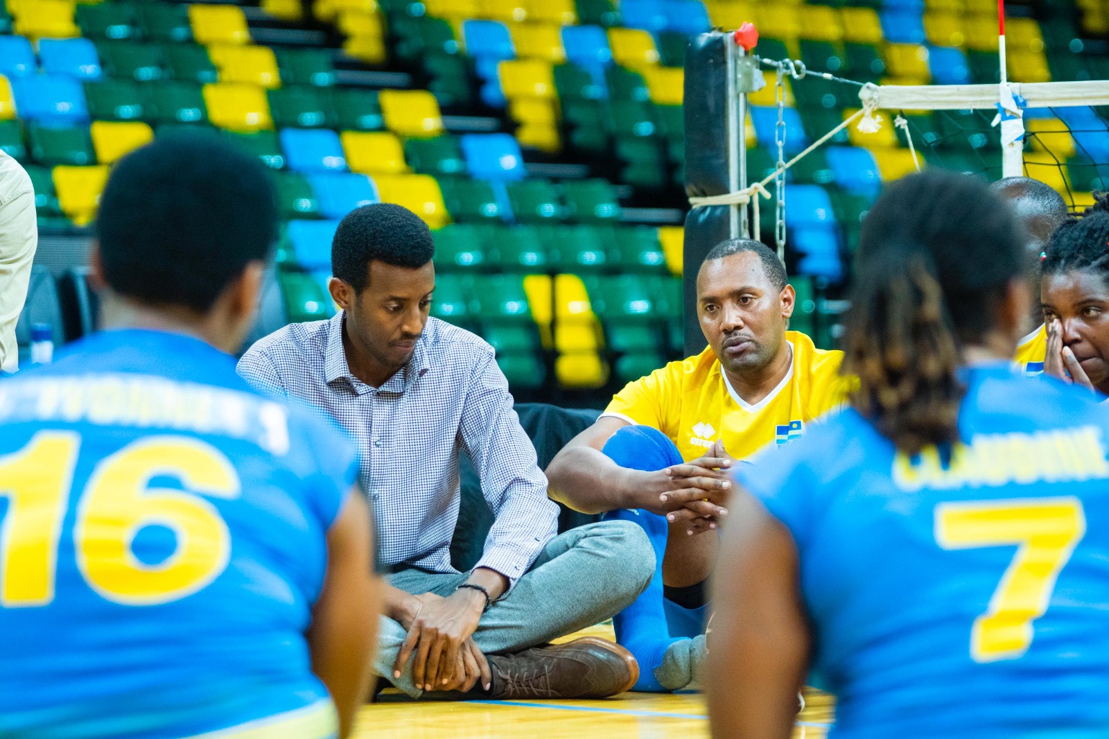 Perezida wa NPC Murema Jean Baptiste yashimiye Minisiteri ya Siporo yari ihagarariwe na Rwego Ngarambe(wambaye ishati) ushinzwe siporo ku bufasha babahaye mu myiteguro