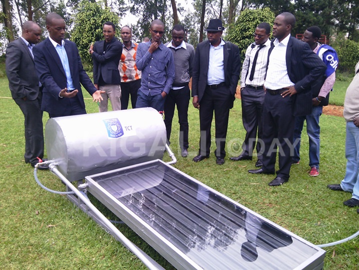 Solar water heater yakozwe n'abanyeshuri n'abarimu_ba TCT.