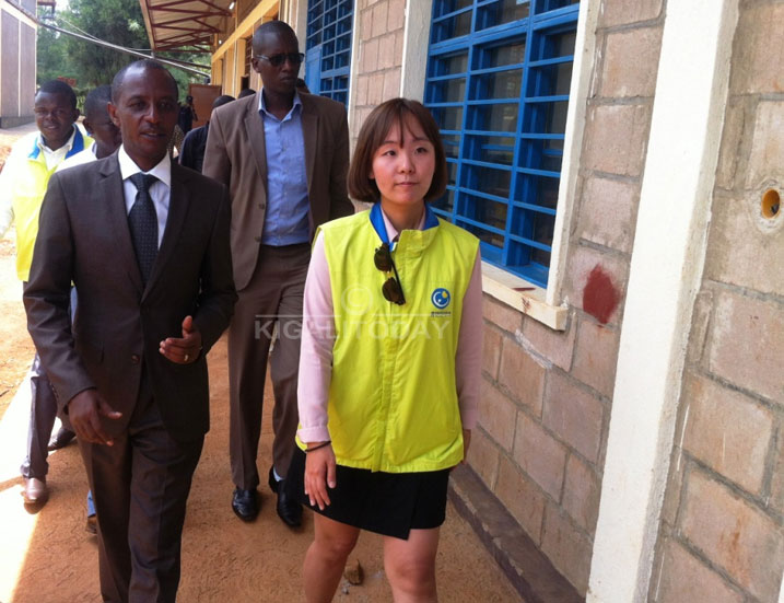 Umyobozi w'Akarere ka Bugesera, Nsanzumuhire Emmanuel n'uyobora Human in Love mu Rwanda, Hyeshin Sung batemberezwa iryo rerero