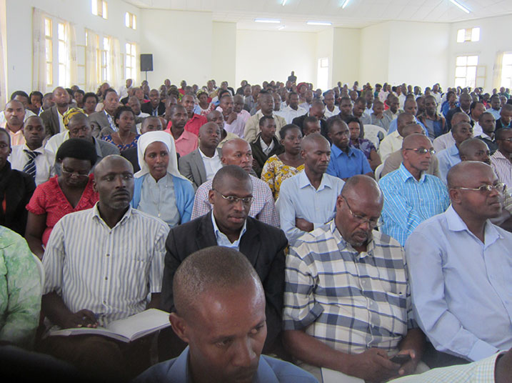 Abayobozi b'ibigo by'amashuri basaga 500 bitabiriye iyi nama yiga ku burezi mu Ntara y'Amajyepfo.