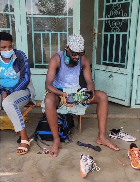 Ganza inkweto zaramuriye biba ngombwa ko agura izindi