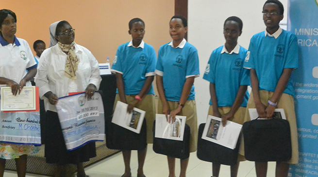 Soeur Nayiruriki aracyari Umurezi ubu ni umuyobozi wa Lycee Notre Dames de Citeaux