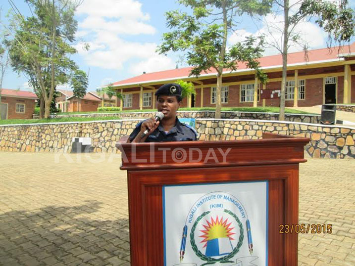 SSP Theddy Ruyenzi asaba abigeze kuyoboraho abanyeshuri mu makaminuza kurangwa n'umuco wo gukunda igihugu.