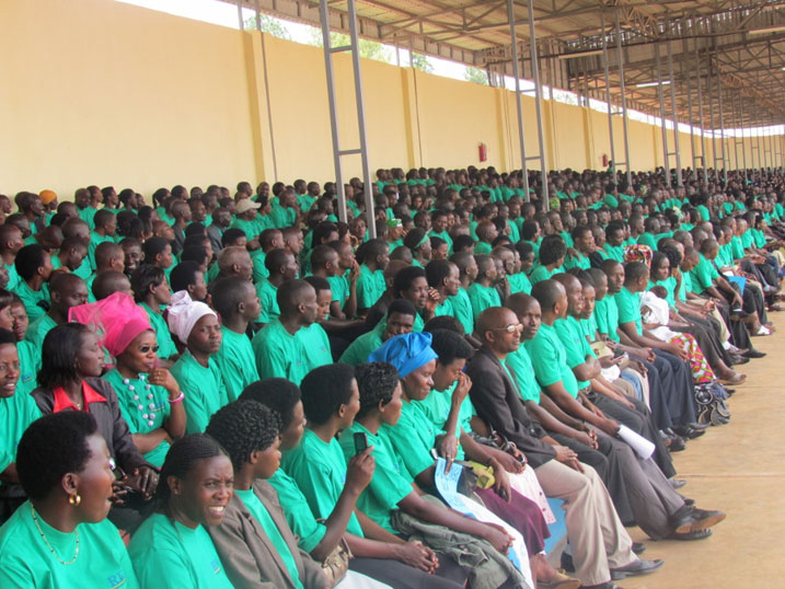 Stade Cyasemakamba yari yuzuye kubera ubwitabire bw'abarimu muri aka karere bwari hejuru.
