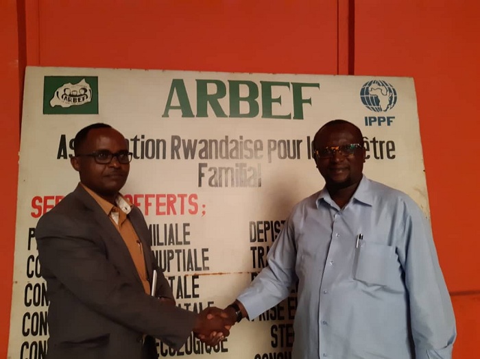 Stanis Ngarukiye (ibumoso) ni we muyobozi mukuru mushya wa ARBEF