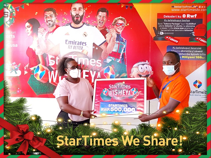 Umudahemuka Rosette ashyikirizwa igihembo