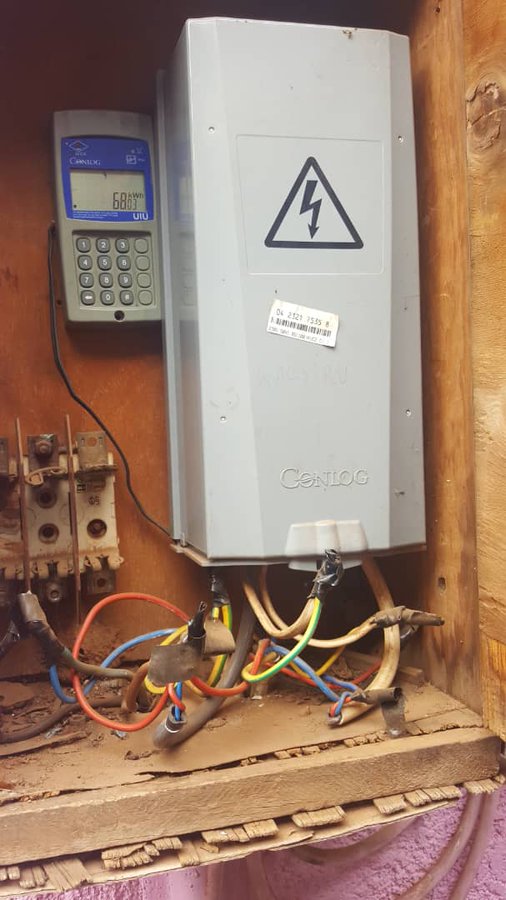 Abaturage barasabwa kudahishira abiba umuriro w'amashanyarazi, aho usanga bayobya inzira zijya muri mubazi amashanyarazi yanyuragamo