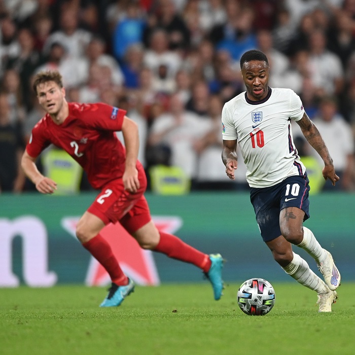 Raheem Sterling ni umwe mu bakinnyi b'u Bwongereza bazonze ikipe ya Denmark