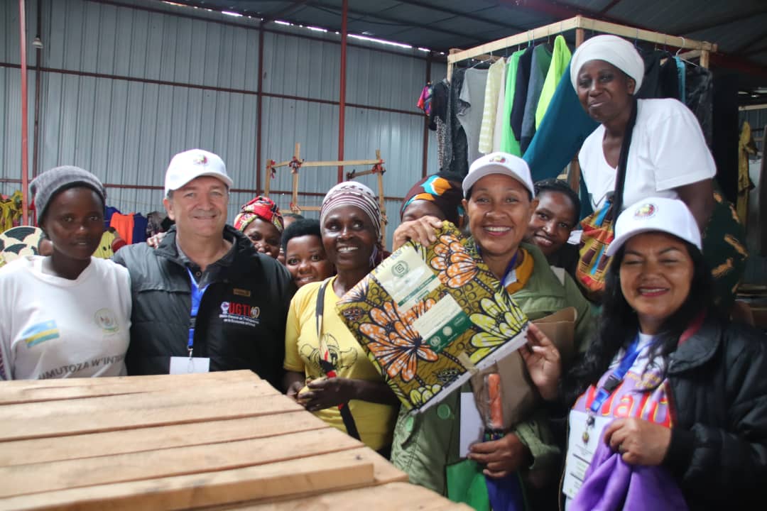 Abagize Ihuriro rivugira abakora imirimo itanditse ku Isi (StreetNet International) bishimiye uburyo mu Rwanda abakora imirimo itanditse bitabwaho