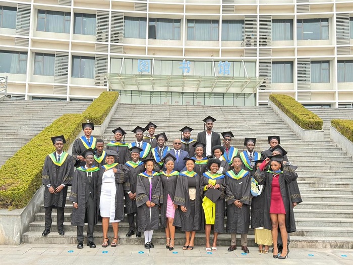 Aba banyeshuri uko ari 30 bari bamaze umwaka biga ibijyanye n