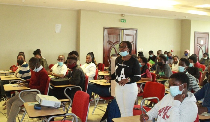 Abanyeshuri bahawe umwanya wo kubaza